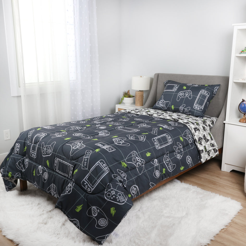 4-Piece Twin Bedding Set, Gamer room shot