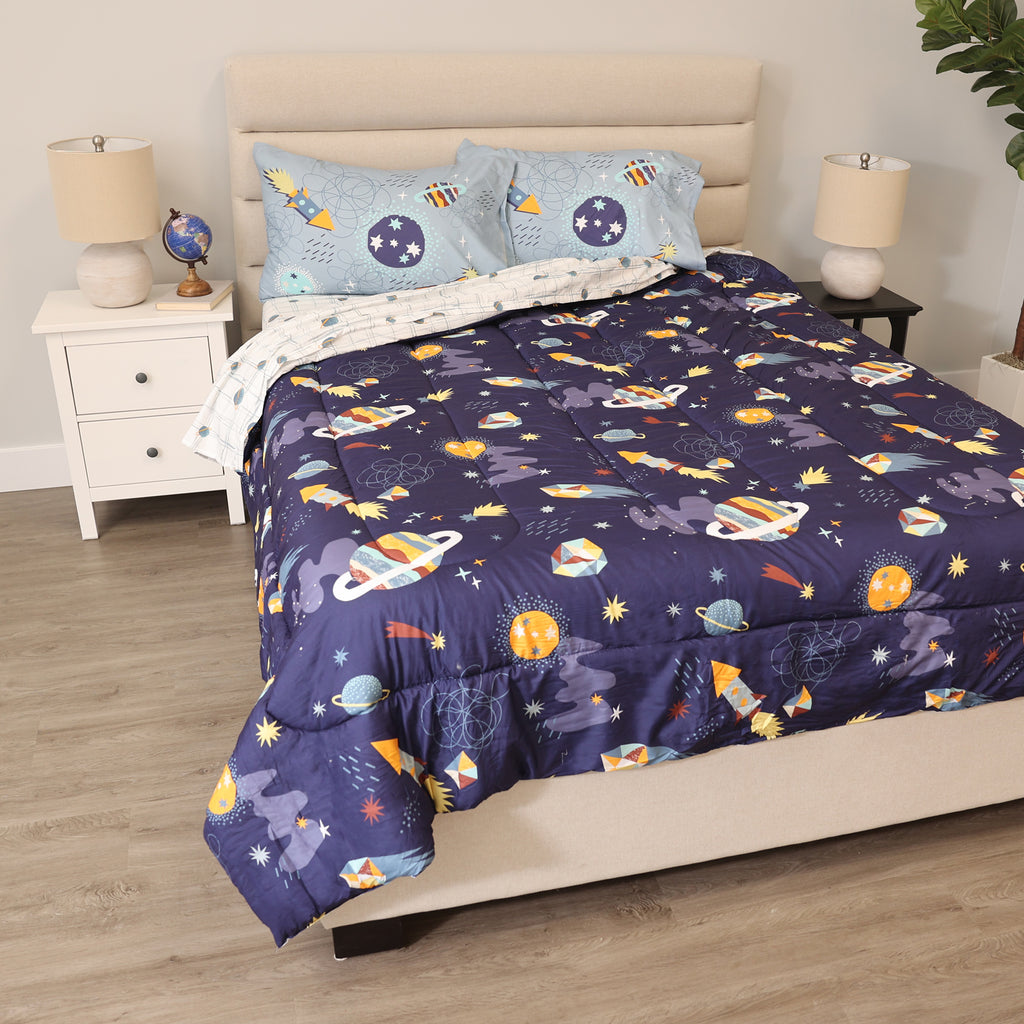 5-Piece Full/Double Bedding Set, Outerspace room shot