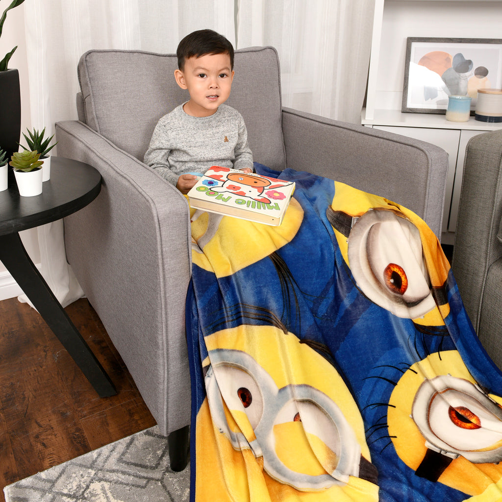 Despicable Me Minions Kids Throw, 50" x 60" lifestyle