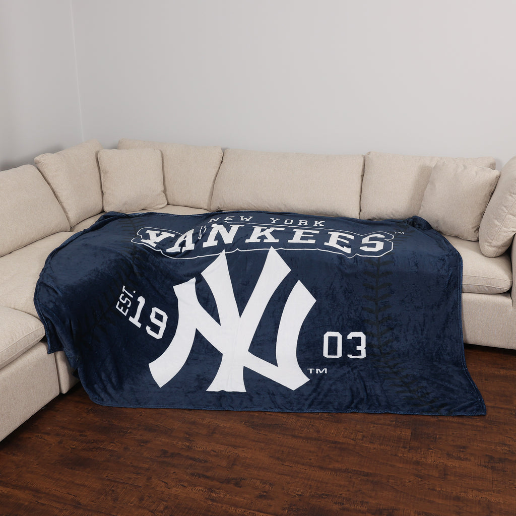 MLB New York Yankees Arena Blanket, 66" x 90" room shot