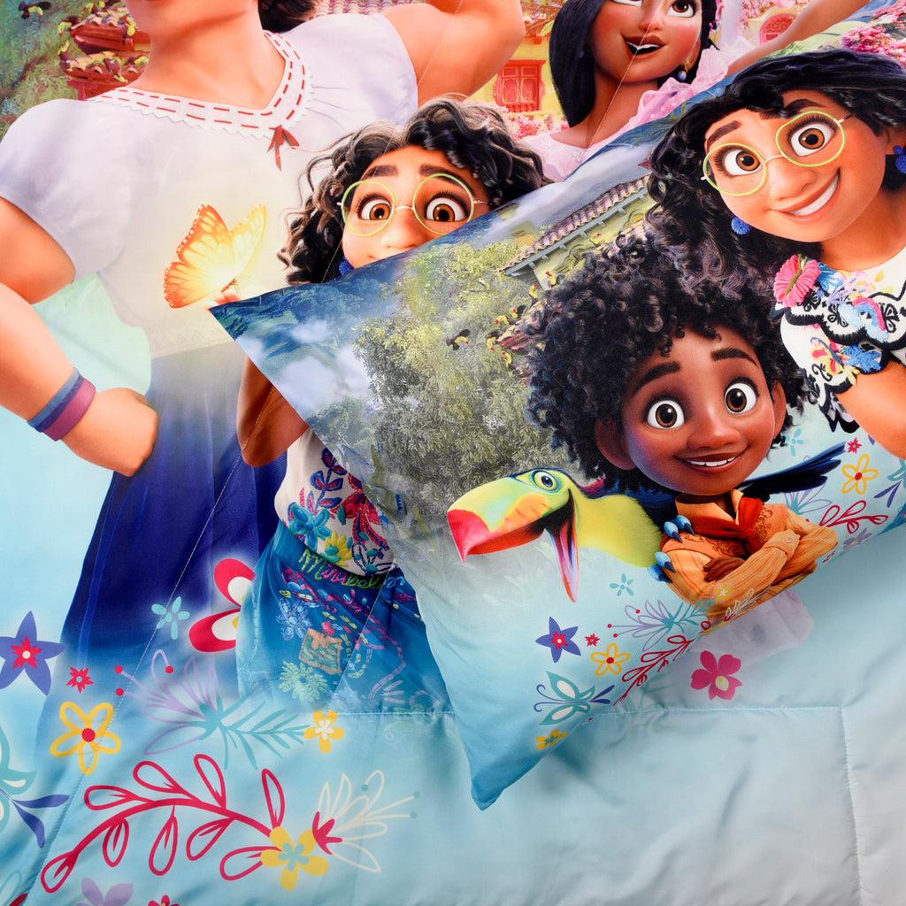 Disney Encanto 2-Piece Toddler Bedding Set close up