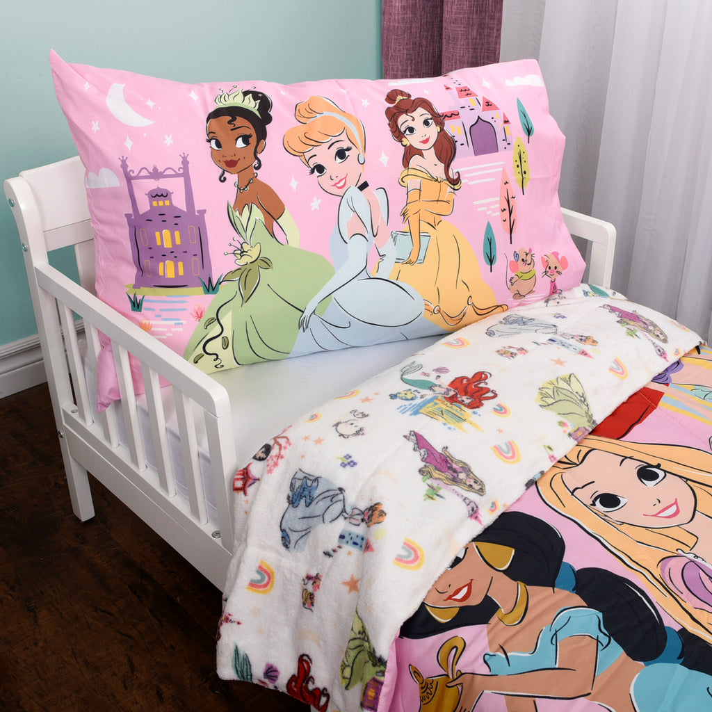 Disney Princess 2-Piece Toddler Bedding Set bed close up