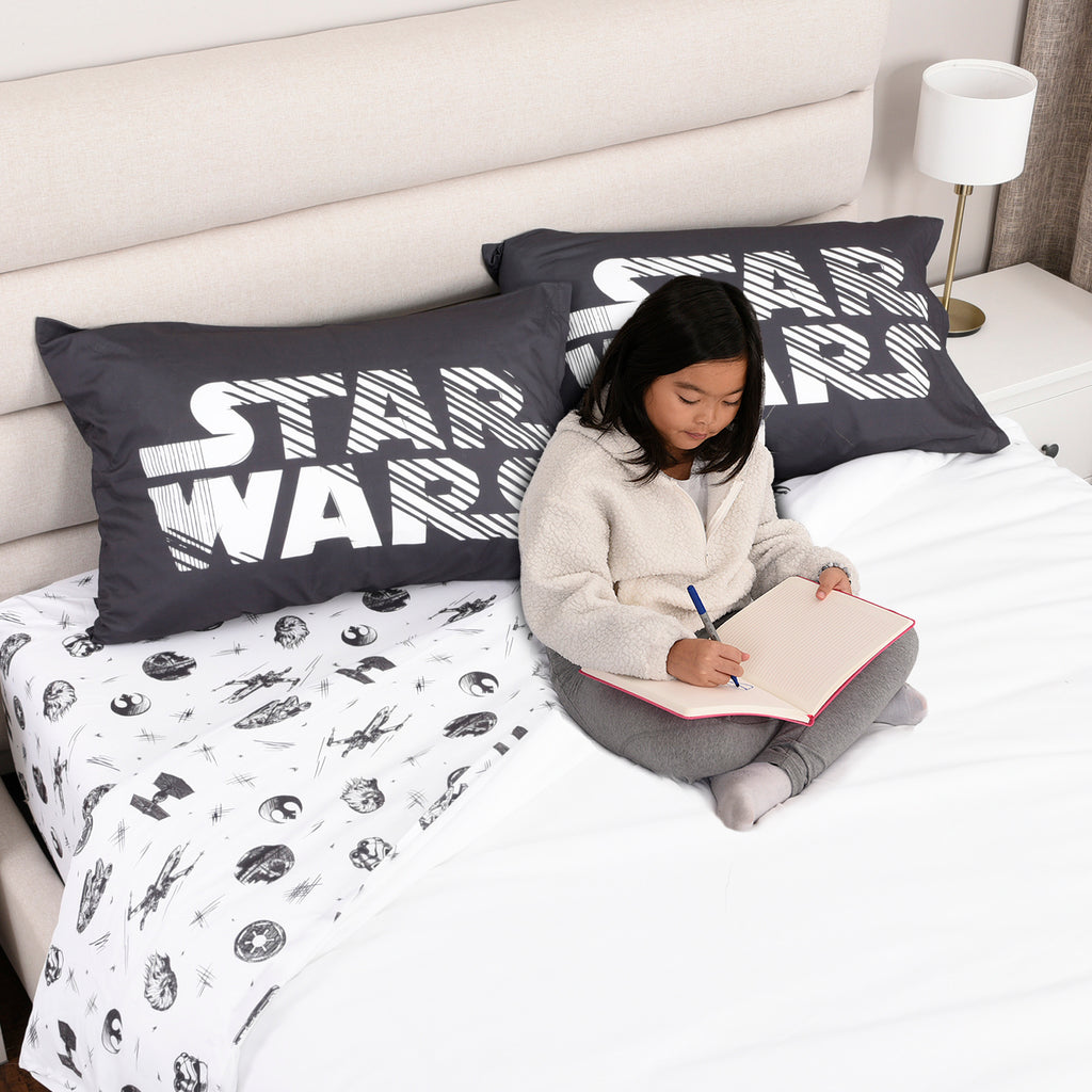 Star Wars 4-Piece Full Sheet Set lifestyle