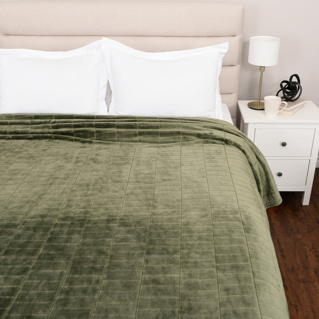 Life Comfort Recycled Brick Jacquard Blanket, Green 90” x 90” room shot