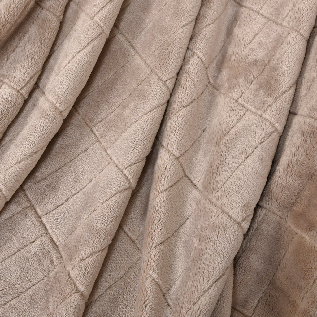 Life Comfort Recycled Brick Jacquard Throw, Taupe 50” x 60” close up