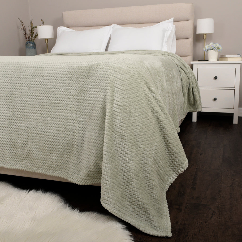 Life Comfort Jacquard Velvet Touch Blanket, Green 112" x 92" room shot