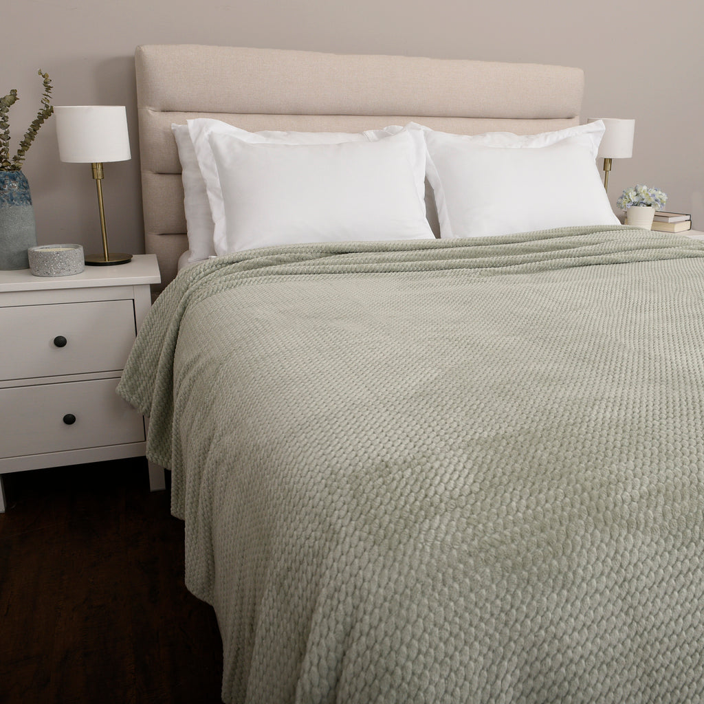 Life Comfort Jacquard Velvet Touch Blanket, Green 112" x 92" room shot