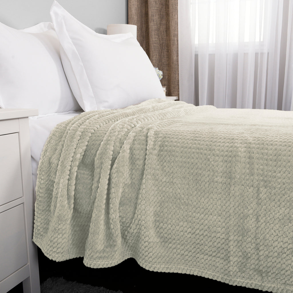Life Comfort Jacquard Velvet Touch Blanket, Green 96" x 66" room shot