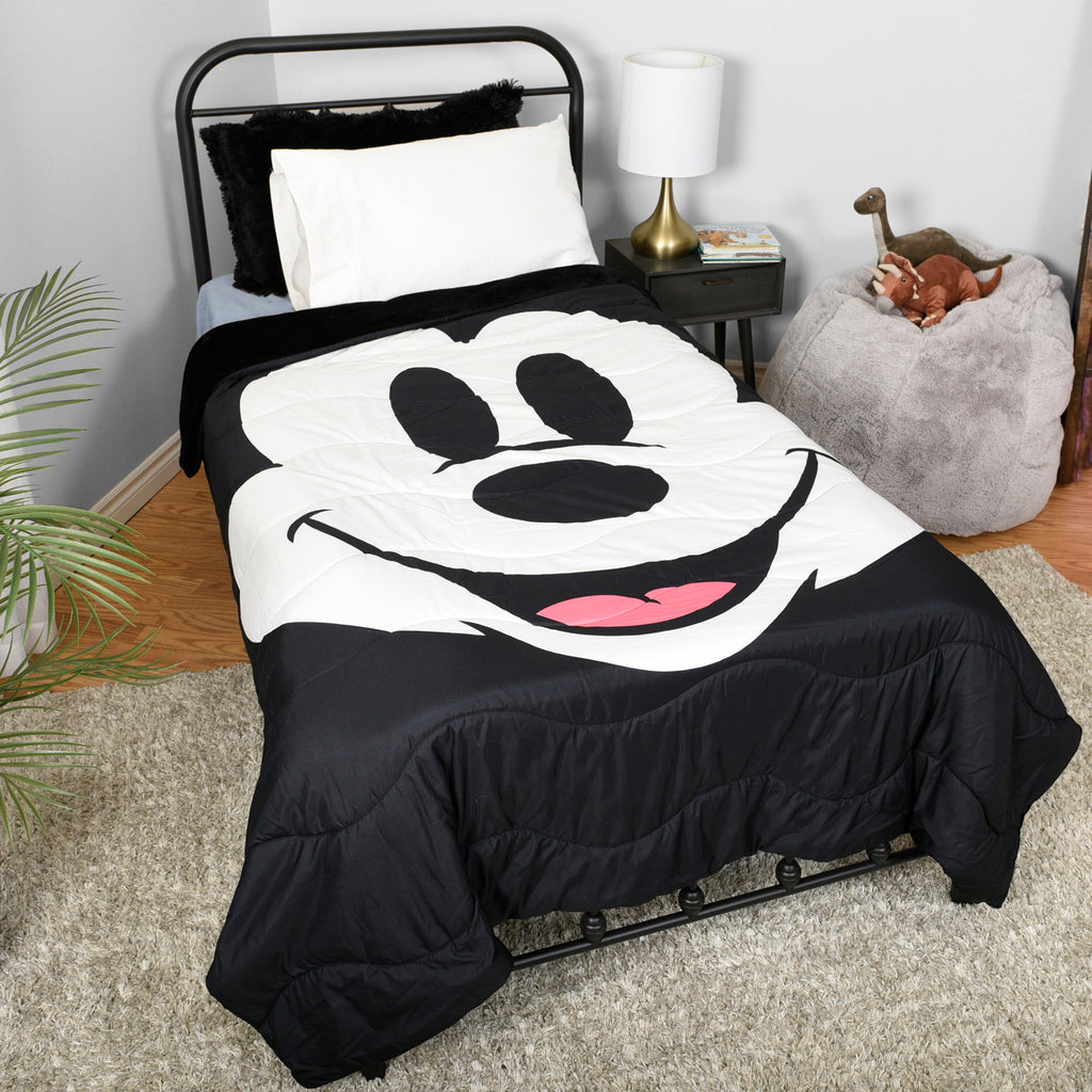 D100 Blanket, Mickey room shot
