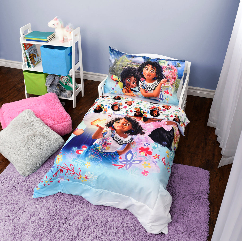 Disney Encanto 2-Piece Toddler Bedding Set room shot