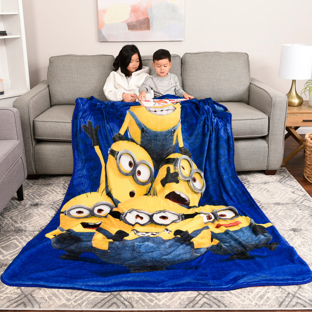 Despicable Me Minions Kids Oversized Blanket, 60" x 90" lifestyle